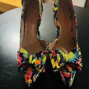 Beverly Johnson Heels - Size 8